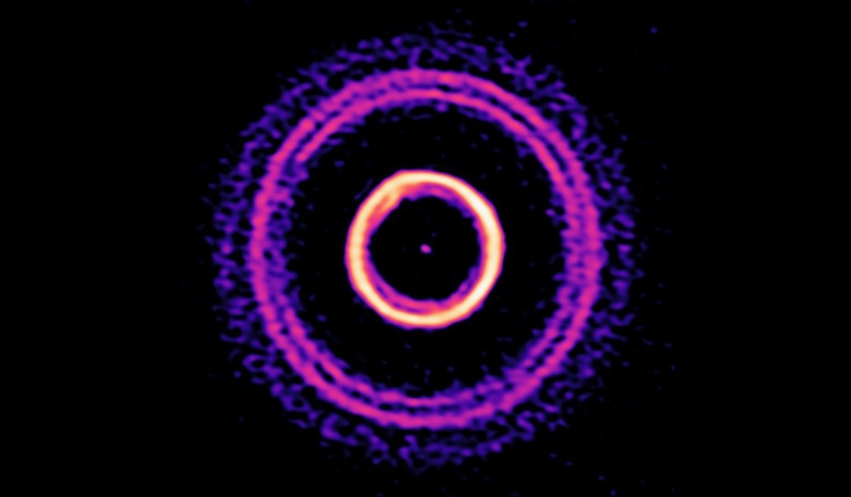 ALMA observation of HD169142. These fine structures had never seen before in the outer parts of a disk with a deep chasm which severs the protoplanetary environment into inner and outer regions. Image: N. Lira – ALMA (ESO/NAOJ/NRAO); S. Pérez – USACH/UChi