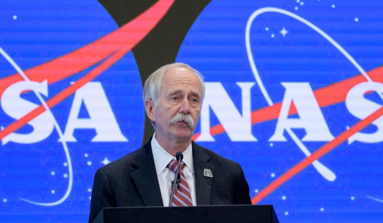 NASA associate administrator Bill Gerstenmaier talks to reporters in June 2019. Image: NASA