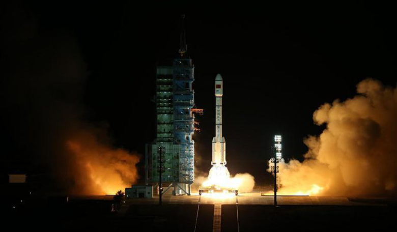 The Tiangong 2 space lab launched Thursday from the Gobi desert riding on top of a Long March 2F T2 rocket. Image: Xinhua