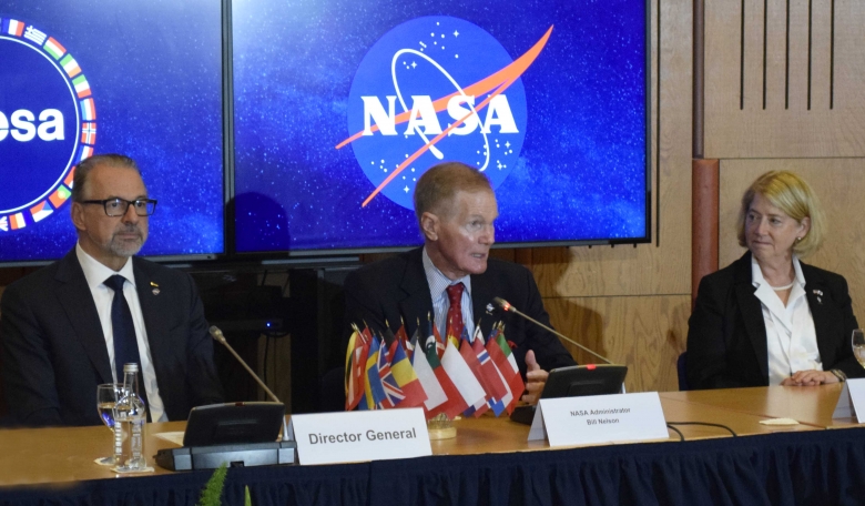 ESA/NASA press conference.   Photo: Jacques van Oene