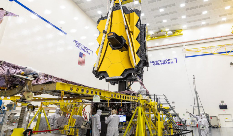 Engineers at Northrop Grumman Space Park in Redondo Beach, California, oversee Webb’s final mirror fold test in April 2021. The forward pallet structure is seen here in the foreground, in its unfolded state. Image: Northrop Grumman