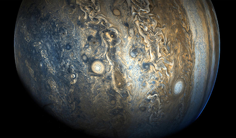 A view of Jupiter’s southern hemisphere that captures one of the white ovals in the “String of Pearls,” one of eight massive rotating storms at 40 degrees south latitude on the gas giant planet. Image: NASA/JPL-Caltech/SwRI/MSSS