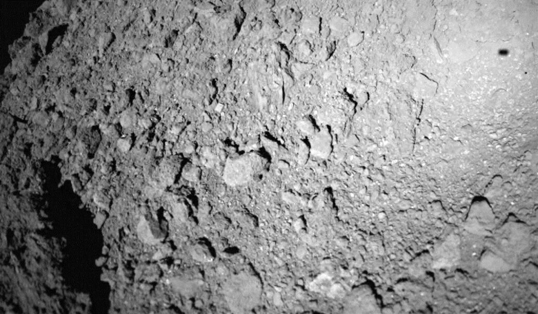 MASCOT took this photo as it descended toward Ryugu on 3 October. Its shadow is visible in the upper right corner. Image: JAXA, University of Tokyo, Kochi University, Rikkyo University, Nagoya University, Chiba Institute of Technology, Meiji University,