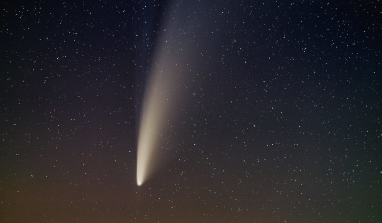 Comet C/2020 F3 (NEOWISE) captured from the Seine et Marne region in France, around 3 am on the morning of 13 July, 2020. Image: Wikimedia 