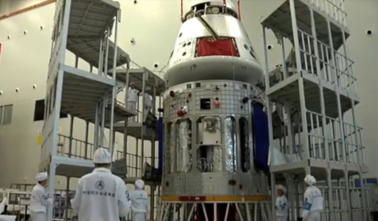 The crew module (top) and service module of the new Chinese crewed spacecraft. Image: CAST