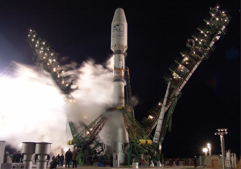 Soyuz-on-the-launch-pad-at-Baikonur-cosmodrome.jpg