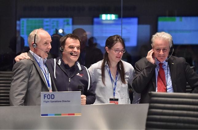 issue10-flight-directors-after-Philae-landing.jpg