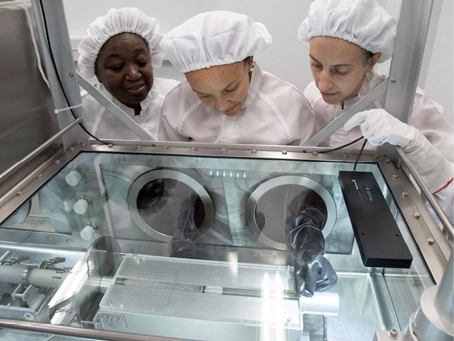 Apollo sample processors Andrea Mosie, Charis Krysher and Juliane Gross