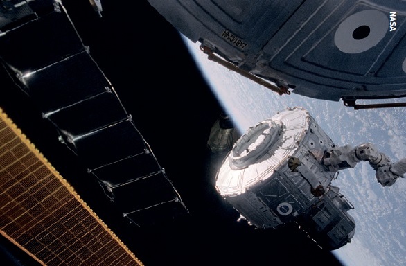 Canadarm2 manoeuvres the US Quest airlock for installation on the ISS, July 15, 2001.