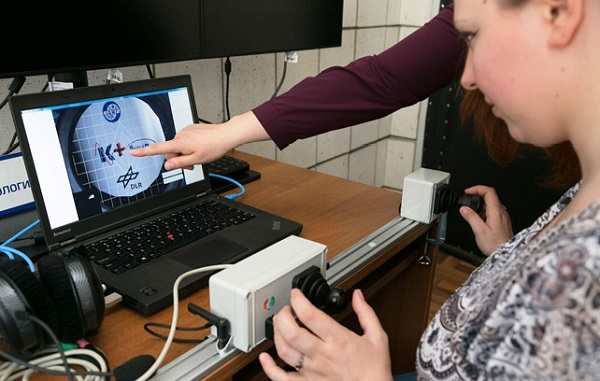 Daria Komissarova working with Neurolab 2010+